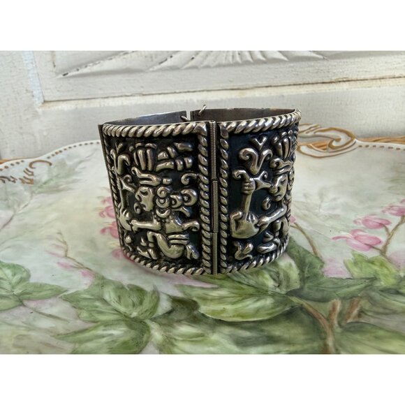 Mexico Jewelry - Vintage 60's Mexico 925 Sterling Wide Link Bracelet Aztec Warrior Repousse 68.6g